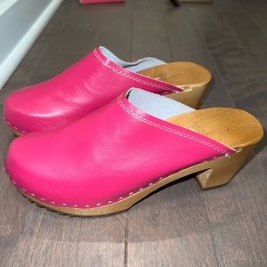 pink clogs